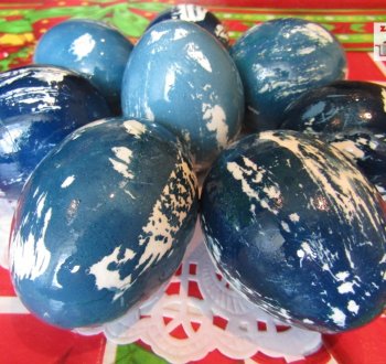 Как покрасить яйца на Пасху красной капустой