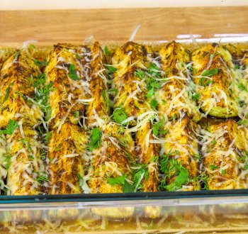 Вкуснейшие кабачки в духовке с зеленью, специями и сыром (Самый быстрый рецепт!)