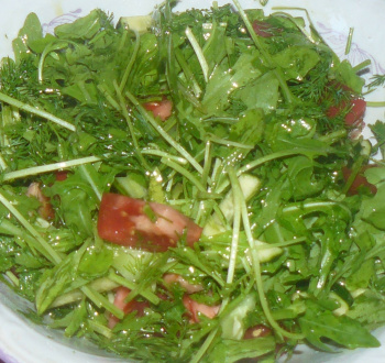Легкий летний салат с рукколой