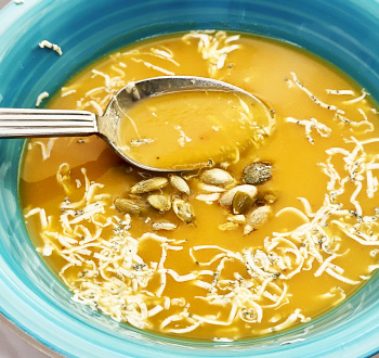 Обед как в ресторане — Тыквенный суп-пюре с сыром дорблю за 30 минут