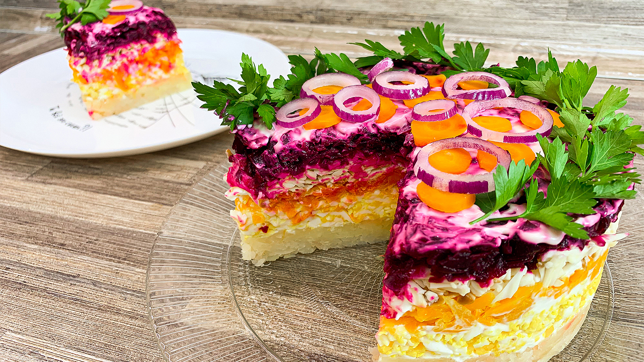 Слоеный овощной салат 🥗 Рецепт с копченым сыром и с красивой подачей в виде торта 🎂