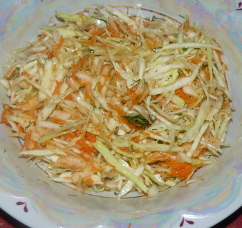 Салат из белокочанной капусты с яблоком