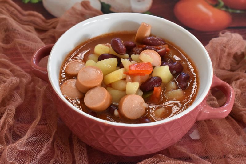 Суп с сосисками и фасолью — рецепт