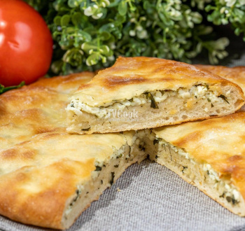 Осетинский пирог с зеленью и сыром на кефире