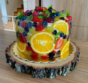 Торт с желе и фруктами