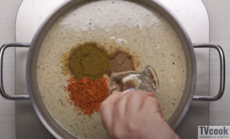 Сациви с курицей по-грузински.