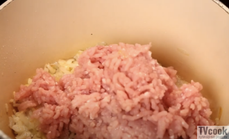 Фарш индейки с овощами на сковороде