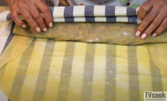 Яблочный штрудель с тонким тестом много начинки