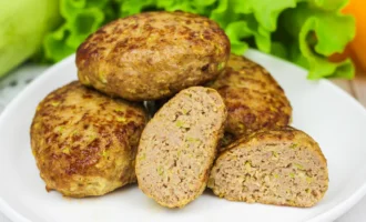 Котлеты с фаршем из кабачков в духовке.