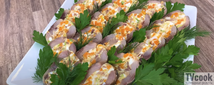 закуска из слабохоленой сельди рулетки