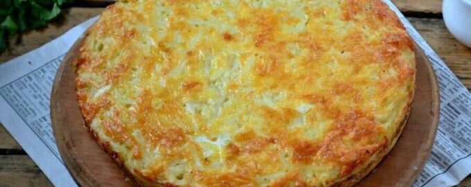 Зaпeкaнкa из тeртого кaртофeля с сыром и чeсноком