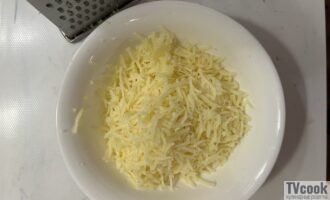 Запеканка из поленты с грудинкой и овощами. 