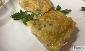 Запеканка из поленты с грудинкой и овощами. 