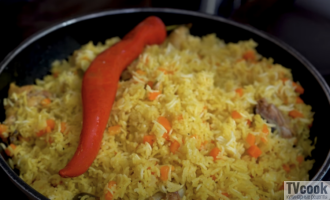 Плов из курицы в сковороде