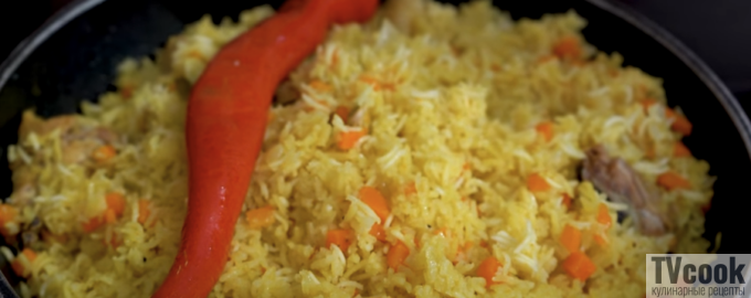 Плов из курицы в сковороде