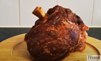 Свиная рулька запеченная в духовке, классический немецкий рецепт.