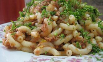 Макароны по флотски с фаршем на сковороде классические