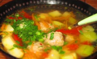 Cуп с фрикадельками