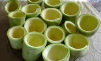 Кабачки, фаршированные мясом в аэрогриле
