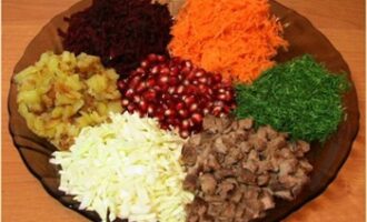 Салат «Калейдоскоп» с говядиной и гранатом