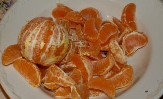 Салат с мандаринами и креветками: оригинальный рецепт