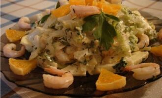 Салат с мандаринами и креветками: оригинальный рецепт