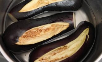 Сациви из баклажанов с ореховым соусом