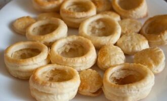 Волованы с курицей и грибами