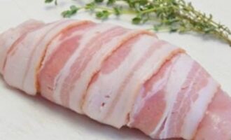 Куриные грудки в беконе с козьим сыром: пошаговый рецепт