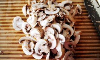Рецепт конвертиков с грибами и сыром