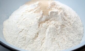 Как приготовить тесто для пиццы: тонкая и пышная основа