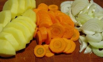 Картофельный соус с зеленью к блюдам из курицы