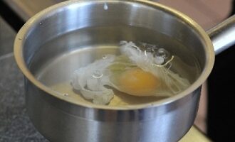 Яйцо "Бенедикт" с курицей