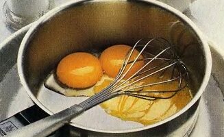 Яйцо "Бенедикт" с курицей
