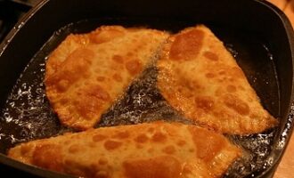 Чебуреки с мясом баранины