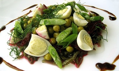 Салат из морской капусты с яйцом: рецепты