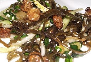 Салат с морской капустой и грибами