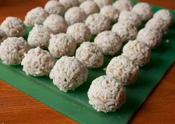 Шарики из курицы в рисе