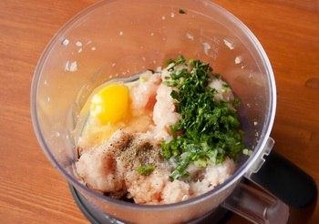 Шарики из курицы в рисе