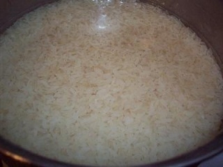 Шарики из курицы в рисе
