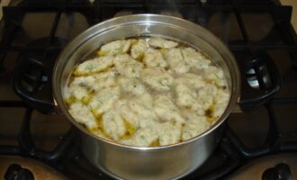 Легкий суп с клецками на кефире