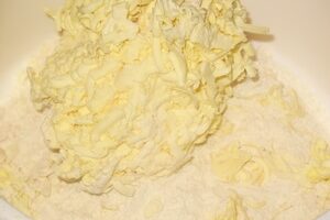 Ароматный пирог с лососем и рисом