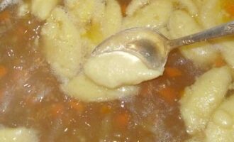 Легкий суп с клецками на кефире
