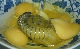 Яичница с помидорами и сыром