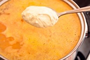 Сырный суп с курицей и овощами
