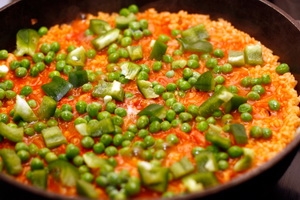Классическая паэлья с морепродуктами: пошаговое руководство