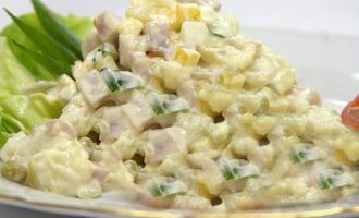 Классический салат «Оливье» с курицей: рецепт и приготовление