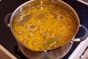 Гороховый суп с копченостями: пошаговый рецепт