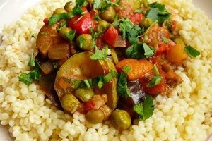 Овощной кус-кус с курагой и специями