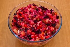 Салат Винегрет Классический с зеленым горошком и огурцом